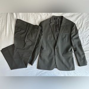 Express ‘Photographer’ Fitted 2-piece Black Suit EXCELLENT Condition Jacket 42R